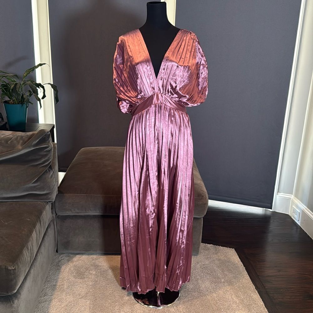 Women’s Lightweight Pleated Satin Midi Dress V-Neck Short Sleeve Size L